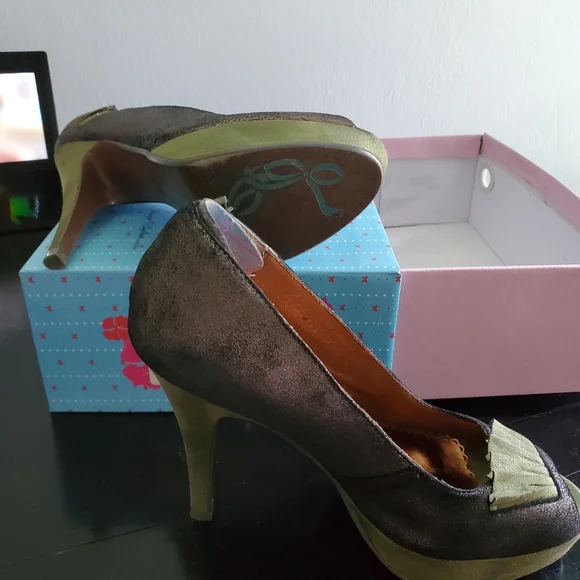 Peep Toe Pumps - Picture 6 of 8